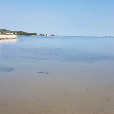 Flaveico بيت للعطل Pašman